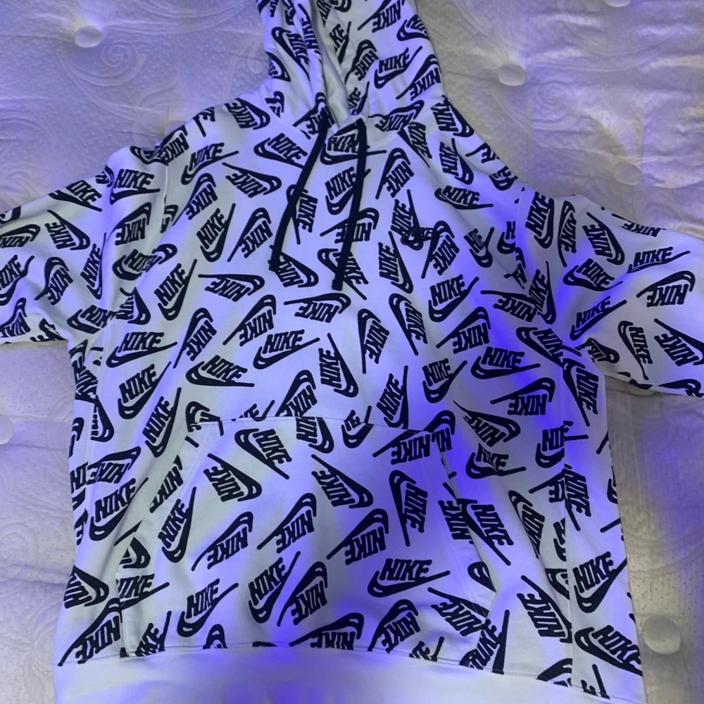White Nike Hoodie with designs Size XL